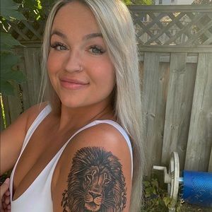 Meet your Posher, Courtney